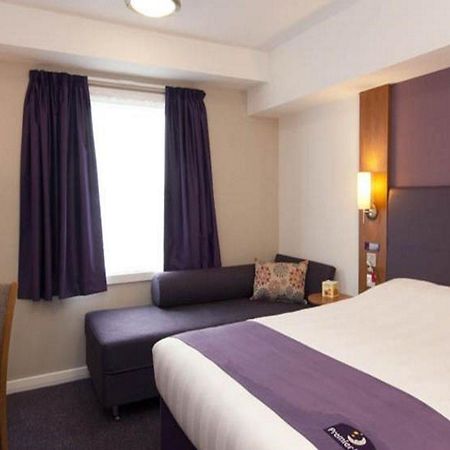 Premier Inn London ريوسليب المظهر الخارجي الصورة