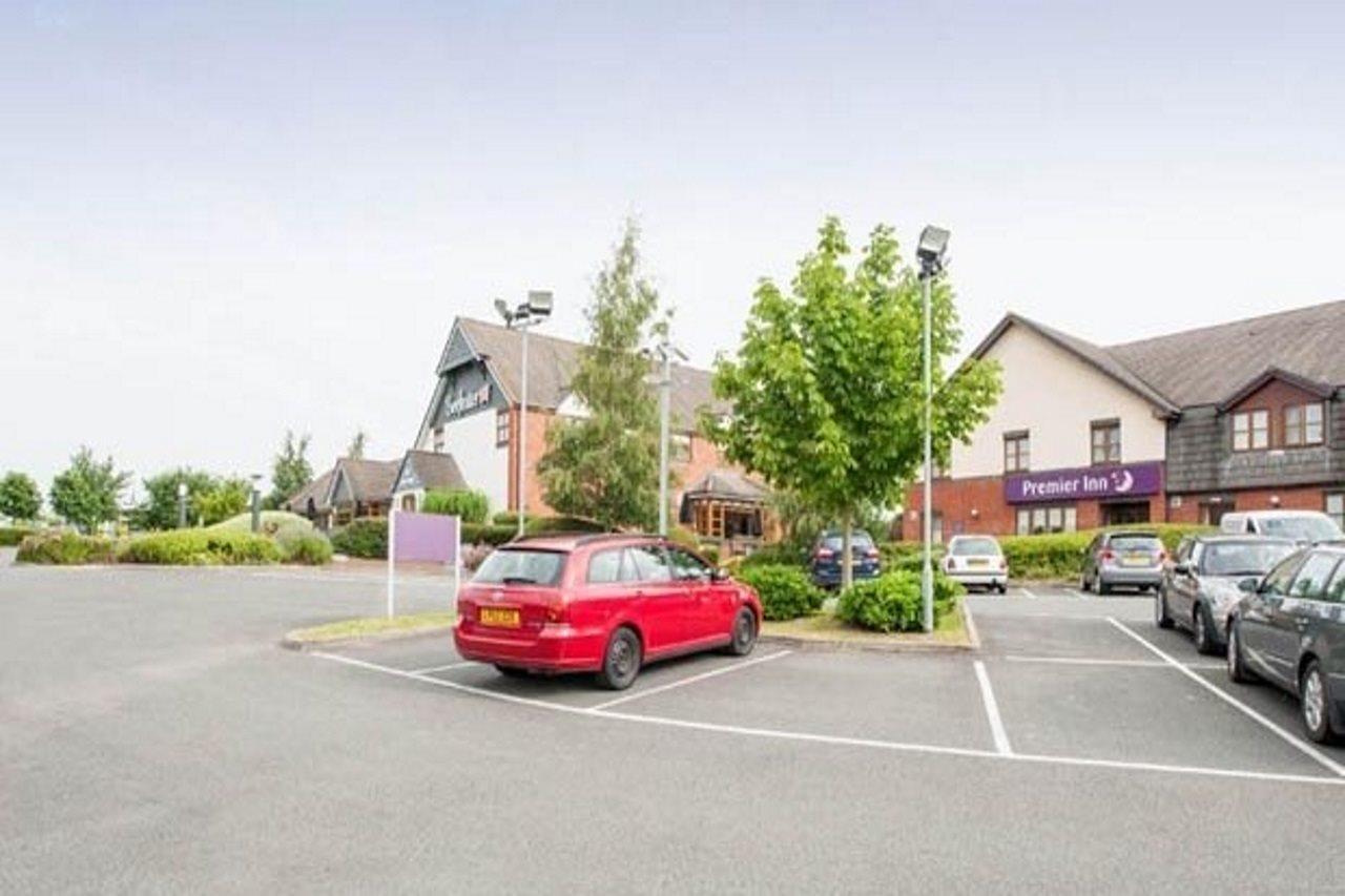 Premier Inn London ريوسليب المظهر الخارجي الصورة