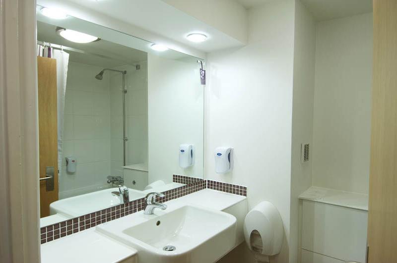 Premier Inn London ريوسليب المظهر الخارجي الصورة