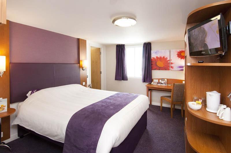 Premier Inn London ريوسليب المظهر الخارجي الصورة